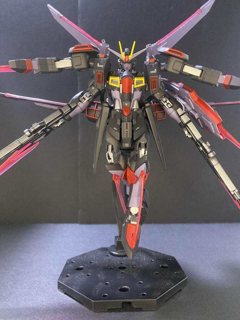 MA時の足も隠し腕として使用可能。扱い切るのは難しいが、格闘戦に置いて圧倒的な手数を持っている。