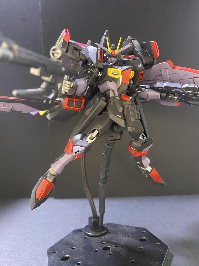 通常MS形態はジャスティスの要素を強く引き継いでいるが、イモータルジャスティスと比べて高エネルギービームライフル×２　ビーム突撃砲×2　と射撃武器も充実させている。