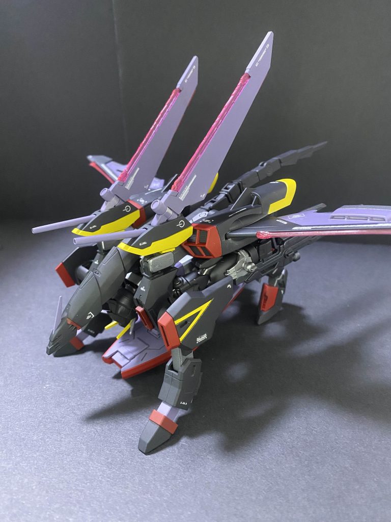 MA形態前足をサブアーム化したことにより変形が簡略化されている。差し替え変形にしたくなかったのでいっそこのような形に。シールド接続パーツも付けっぱなしにｗ