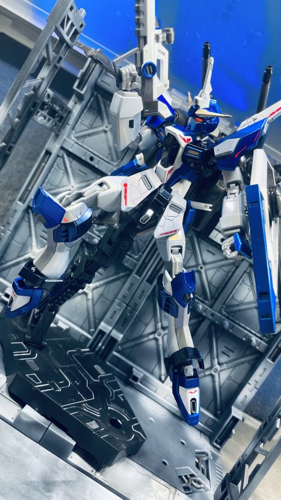 実は作成途中でアンテナを紛失してしまい、ビルダーズパーツのMSアンテナで代用しました。