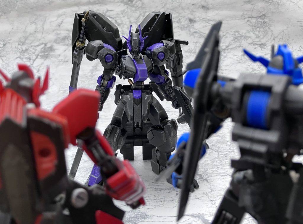 「久しいな…まだその機体を使っているのか」イメージはアニメ第一期のラスボス主人公の元相棒でとある理由により主人公に深い怨みを持つパイロットがいい。