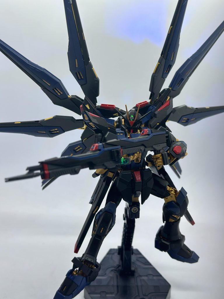 ビームライフルのポインター？を縁だけ発光させて中から光出てマス感がお気に入り