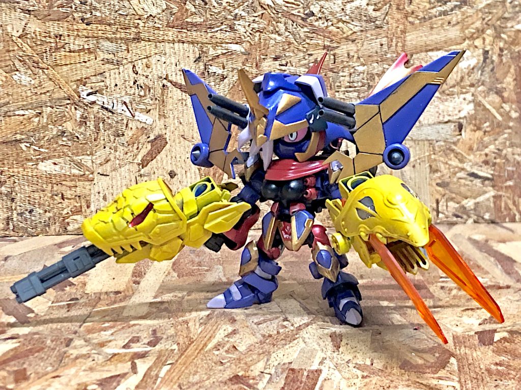 高レベルの相手には背中のバインダーに搭載してある・トタクーンブレイカー(右腕に装備)・ヤミコティブレイカー(左腕に装備)で戦う。ガトリング砲とツインクローで破壊の限りを尽くす。