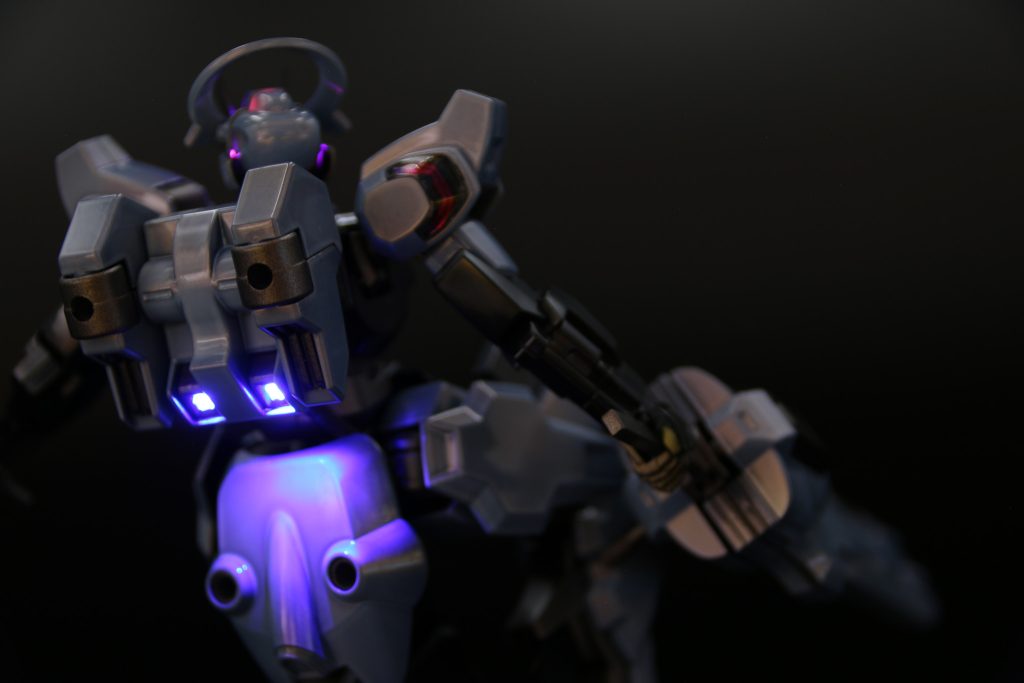 頭部の合わせ目の遮光をもう少し考慮するべきでしたちょっと漏れちゃってますねバックパックはそれっぽく表現できてるかなって思ってます