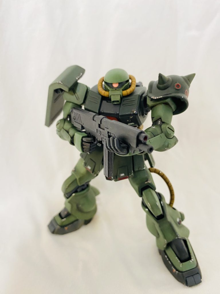 マシンガンはF2ザクから借りています。