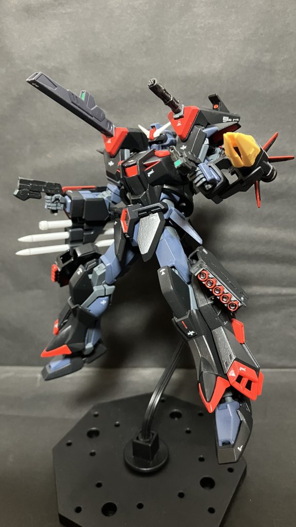 フルバースト！左肩サーベル代わりのガトリングは回転格納式に変更ビームピストルカバー前面をミサイルラック化