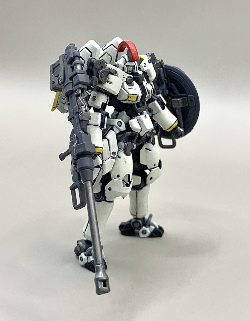 塗装はMr.カラーとエナメル塗料ですシタデルカラーとか試したいんですけどねー、まずはラッカー塗料を使い切らねば…首は接続軸を切り欠いてアトハメ&稼働化しています