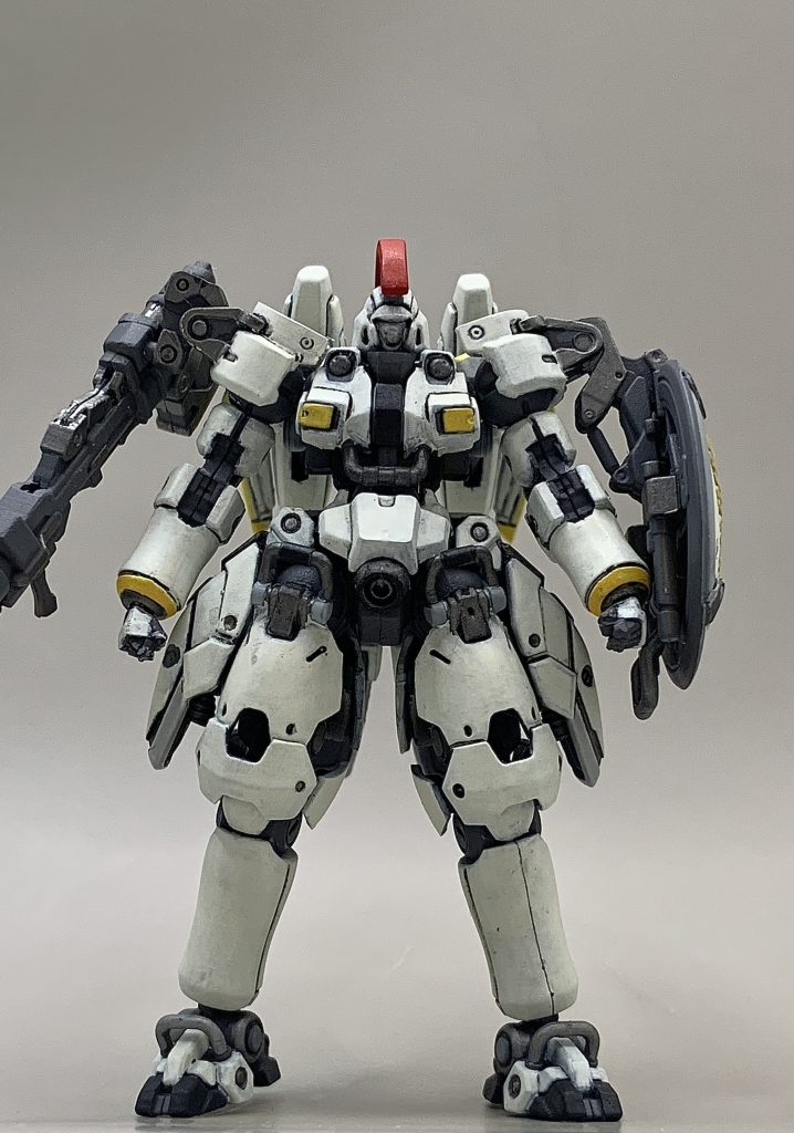 スネは合わせ目を消してたんですが、左脛は塗装後の組み立て時に割れました😭弁慶なら即死です。