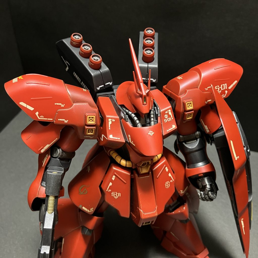 グレーのパーツはグレー3。赤いパーツはブラウンのリアルタッチマーカーでフィルタ掛けて、黒いパーツは成型色のまま。仕上げに黒とグレーのパーツはクロームシルバー、赤いパーツはダークコッパーでドライブラシ。