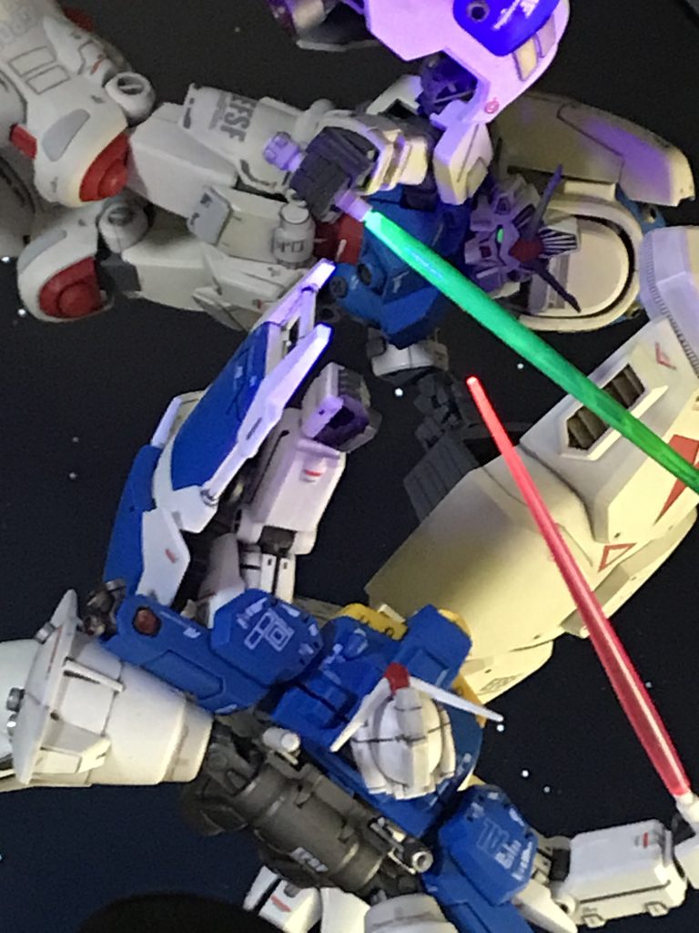 ガトー「歯車となって戦う男には解るまいっ」