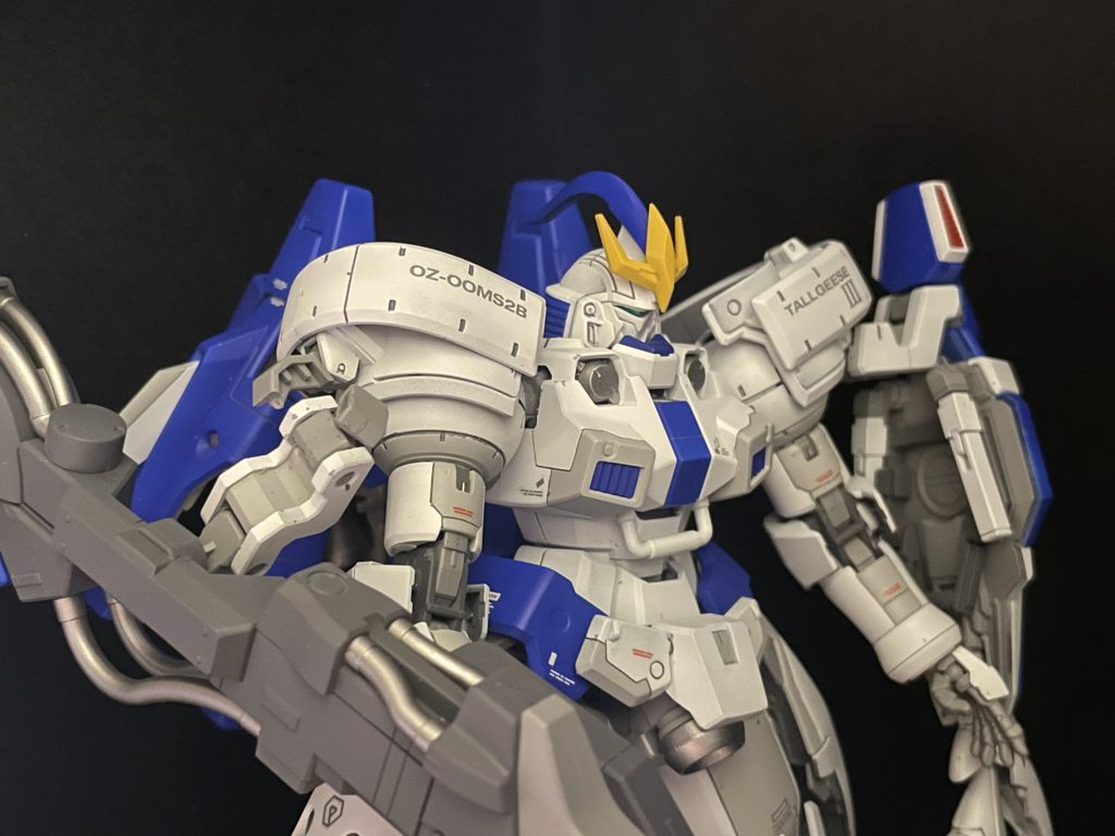 メガキャノンと肩装甲のジョイントパーツは…ベストポジション探している間に折れました😱どうも収まりが悪いです。