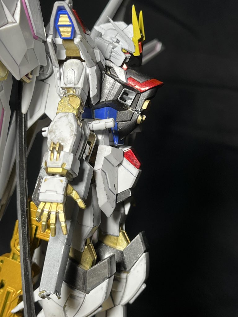 よく見たら右腕の盾も取れていたことに友人指摘で気づきました。ここはご覧の通り特に加工無しです