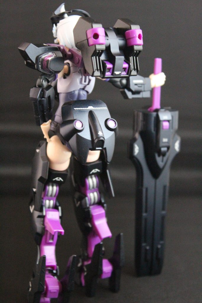 ボディは「30MSネヴァリア」を流用して、部分的に肌色化薄紫はマッチするので、そのまま