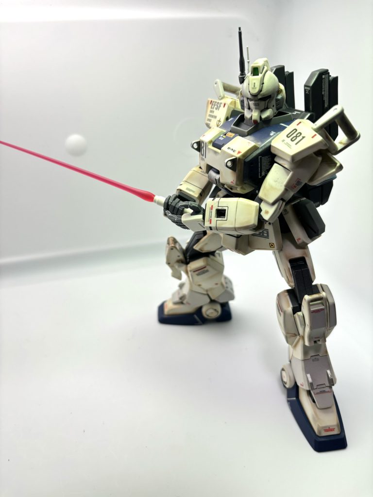 稼働点は多くないのでポージングは硬いです。