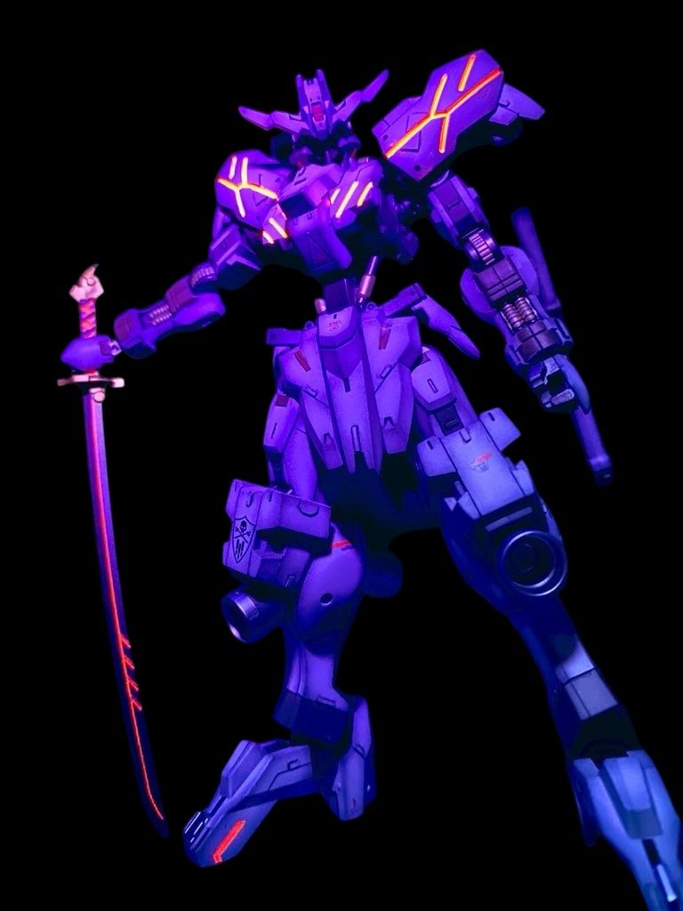 奥義を放った直後に各所排気熱で機体のラインが発光するトドメ演出(^^)