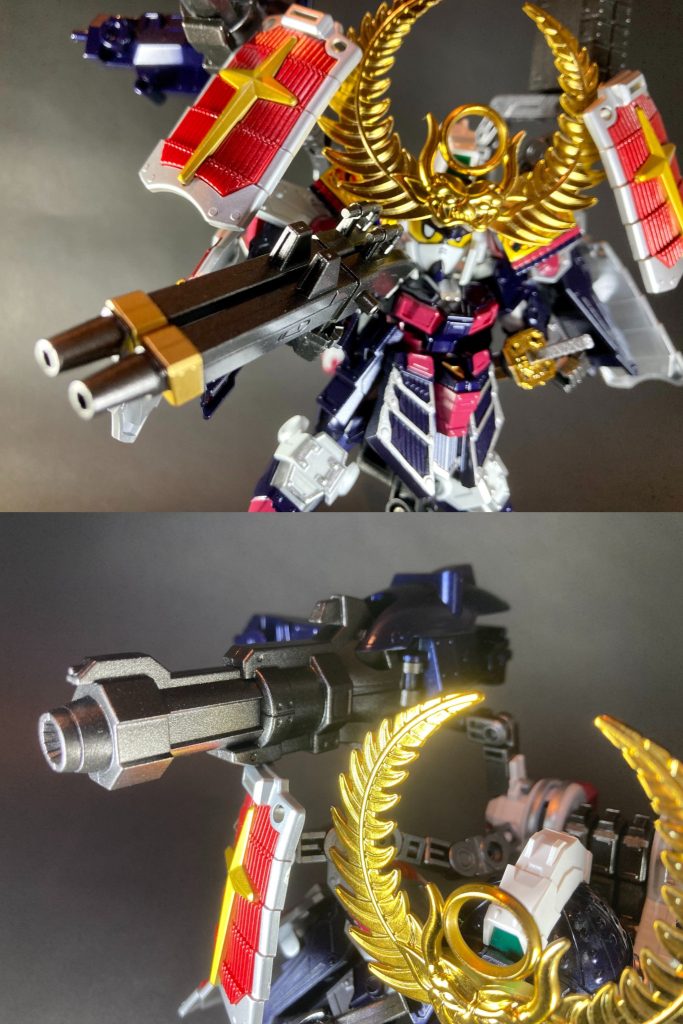 ［大筒カルバリン砲］家康フルアーマーガンダムの統合高火力を象徴する巨大な国崩し砲。南蛮舶来最新鋭の野戦兵器で、大型背部バックパックの右肩部に装備し絶大な破壊力で敵陣を砲撃する！左肩部の十連装ミサイルポッドや全身に搭載した多彩な火器火砲を併せた、圧倒的な砲撃制圧戦を得意戦術とする。