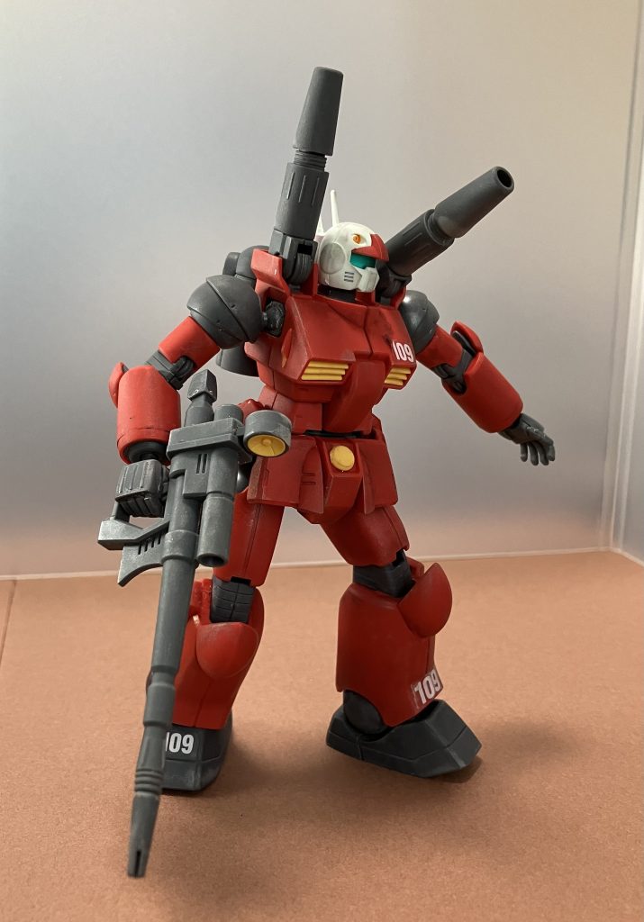 個人的に好きなショットです。やむを得ず雨天につや消しスプレーを吹いたため、キャノン砲が白化?してしまいました(gundam-kao9)。修正しようと思いましたが、使い込まれている感が出たように私には見えたので、そのままにしています(笑) でもよい経験になりました。