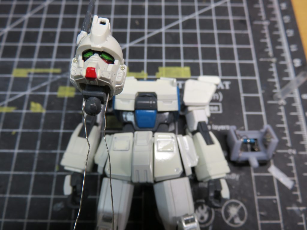 目の部分とセンサー部分は透明レジンですLEDは前回と同じ100均のものです