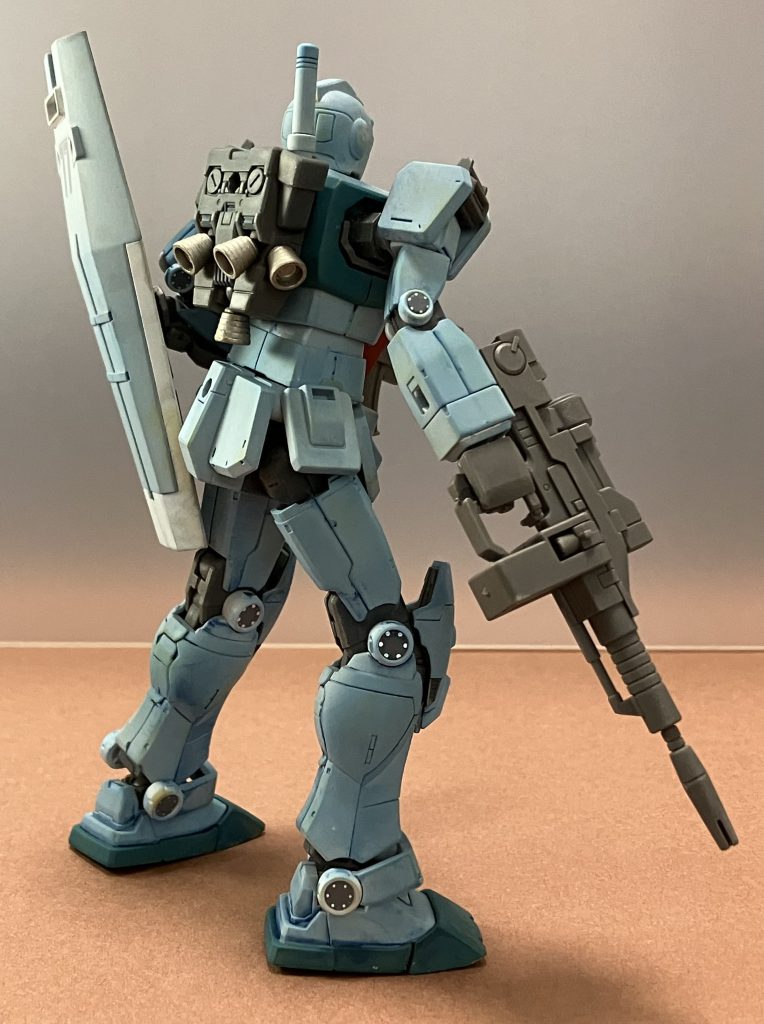 スラスターは、シルバーで筆塗しました。やっぱりジムっぽくなくスタイリッシュですね。このキットは(gundam-kao3)