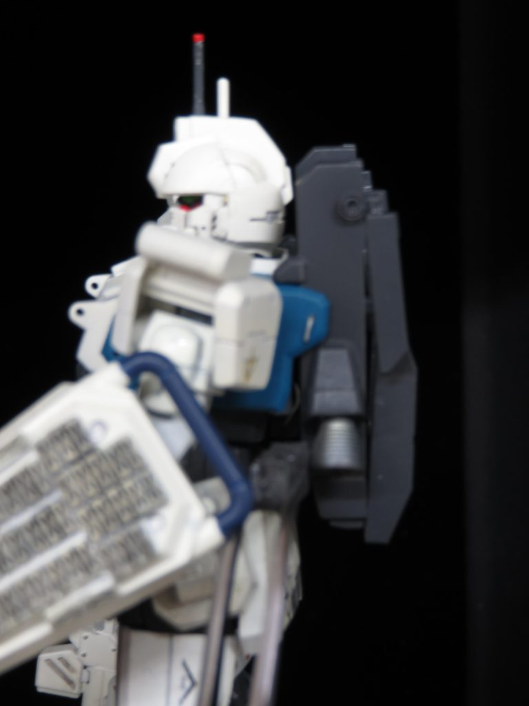 ピンボケましたが、バックパックと背中の間に100均で買ったマグネットを挟むと電飾のスイッチが入ります