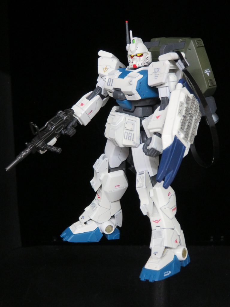 パラシュートパックを背負ったところ