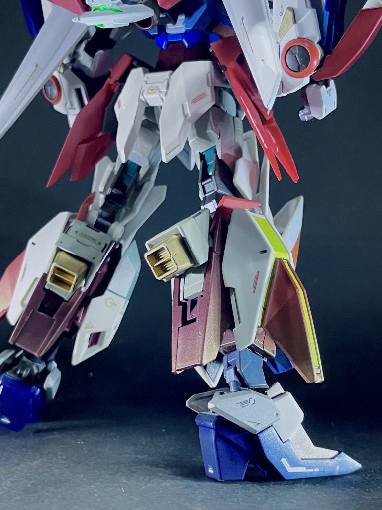 今回の作品のポイントはコアガンダムでのヒール部分になる所がドッキング時にはバーニアになっている点で、こちらは以前に作ったアーケインガンダムなどでも活用しました。