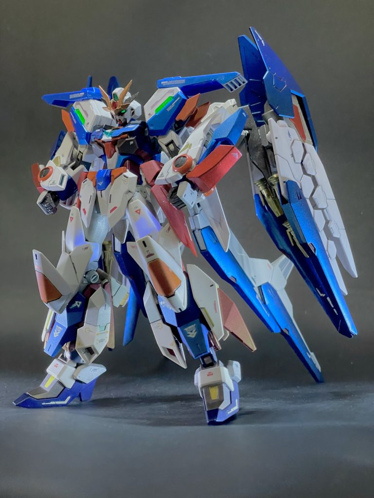アーマードッキング状態。こちらがインビクタスガンダムです。トリコロールカラーは嫌味っぽさが出ないようにし、ミキシングも下手に盛り込み過ぎないよう気をつけました。