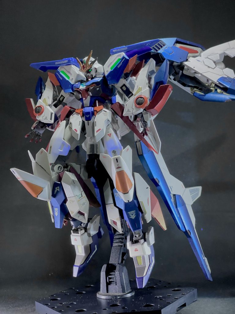 ツインアイはUVライトで光ります。