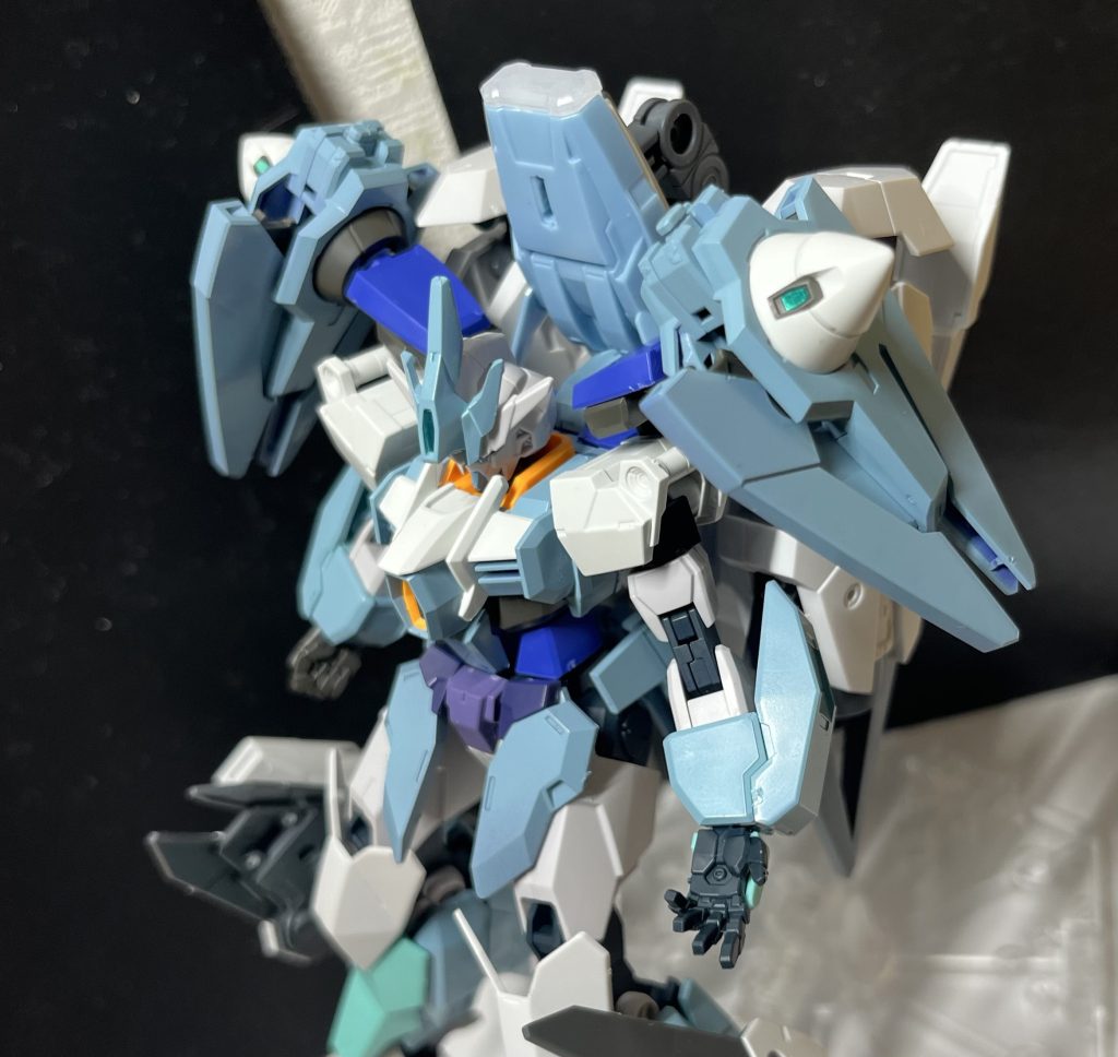 そして「イリニガンダム」「ネオクシディーユニット」を合わせることで完成するのが「アークエイレーネガンダム」圧倒的な汎用性、スピードを手に入れたアークエイレーネガンダム、その飛行する様子はまるで機動戦士ガンダムNTに出てくるフェネクスを彷彿とさせる。