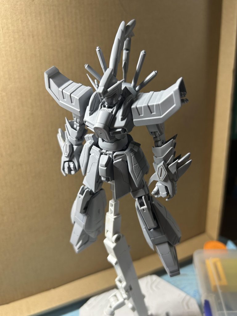 そして3年の間が空いて、再び手をつけ始めました。脚はZガンダムを丸々使用して、写真の物が最後の改造型になります。