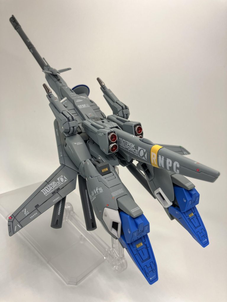 今回も両翼、尾翼、分かりにくいですか脚部後ろ側に、左右で赤緑のランプを模した細工を💡少し前のアクアバーザムが初出のこの赤緑ランプですが、実はこのΖプラス見て思い付きました🤩早く試したくて、当時作製中のキットにねじ込んだワケですね😆