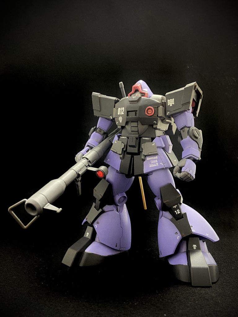 ジャイアントバズを携行した姿。