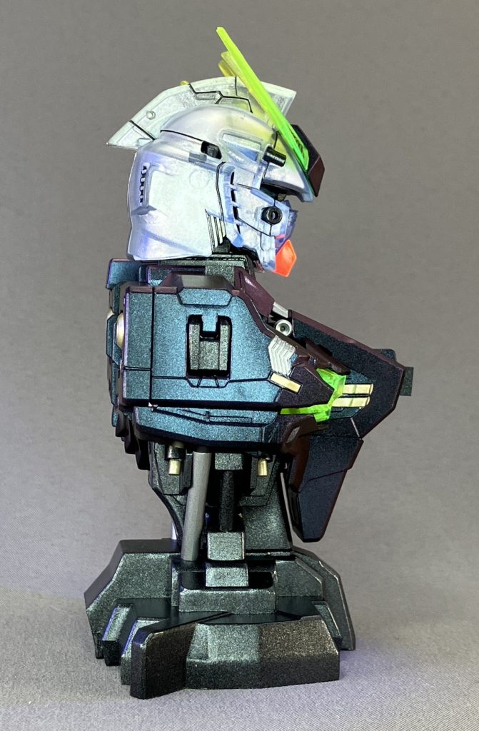 ・クリアパーツはブラックライトで反応するので、蛍光塗料を足してみました。