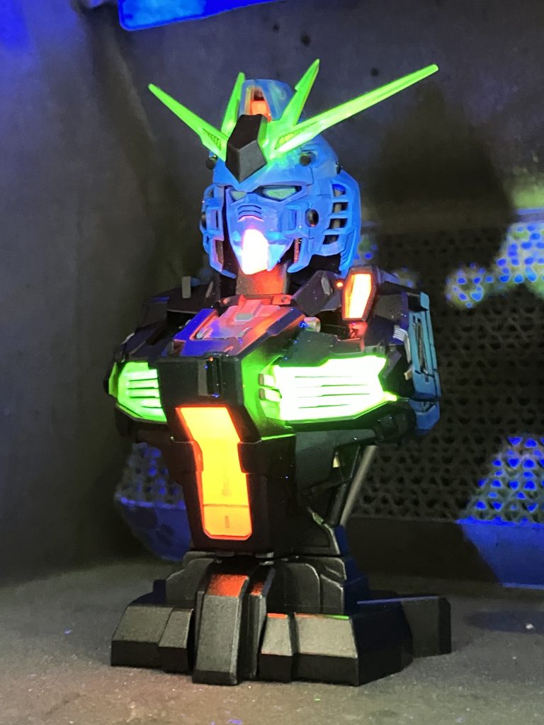 ・暗いところだと蛍光がよく光りますね。