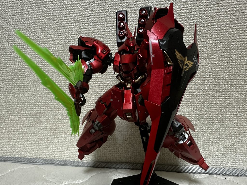 デカールは盾のみに貼った状態