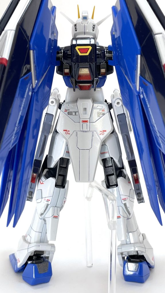 スラスター内も頑張って塗り分けました