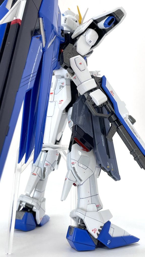 ウイングの先端は削ってシャープ化しています