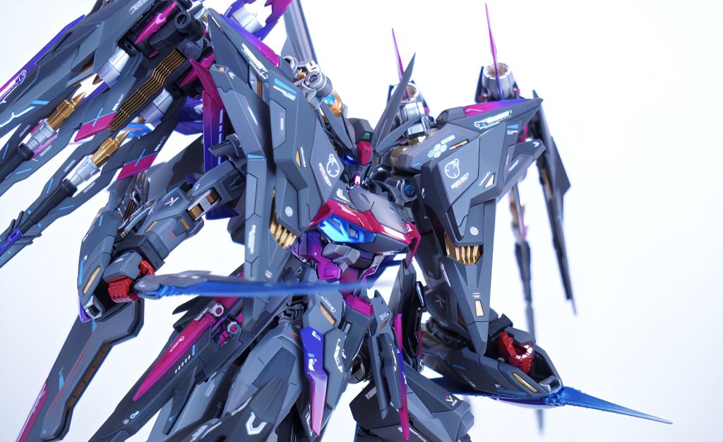 素体のエクリプスに加えミキシングの材料は主にHG Ξガンダム、HGアストレイノーネーム、HGガンダムハルートで構成してます❗️