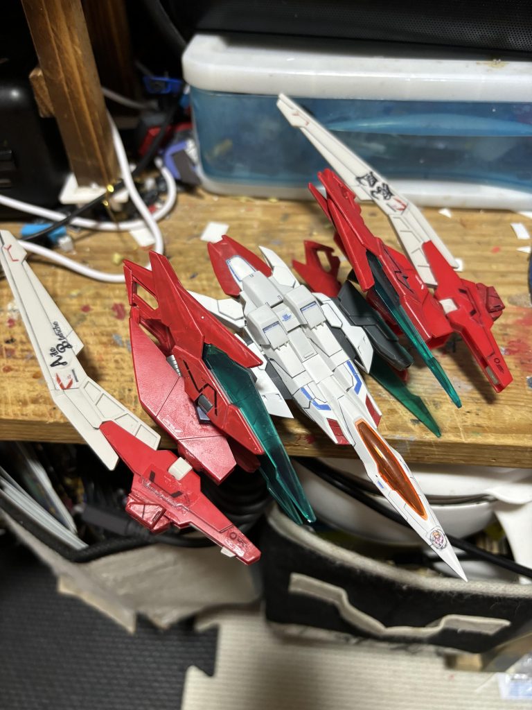 ガンダムアマテラスからの支援機、鳳凰もデカール で飾り付け。