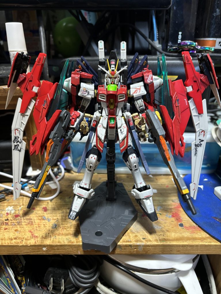 ノーブルストライクフリーダムガンダムアマテラス鳳凰。装備が増えた事で重量も増したので、それを支えるスタンドもちょっとした改造を施しています。 ここまで見てくださりありがとうございました