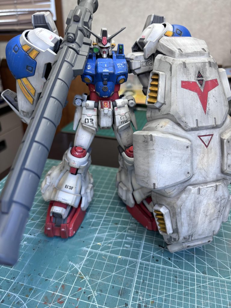 墨入れ後に、サイサリス強奪時の地上戦、その後の宇宙戦をイメージしながら、リアルタッチマーカー、ウエザリング マスターで軽く汚して行きました。