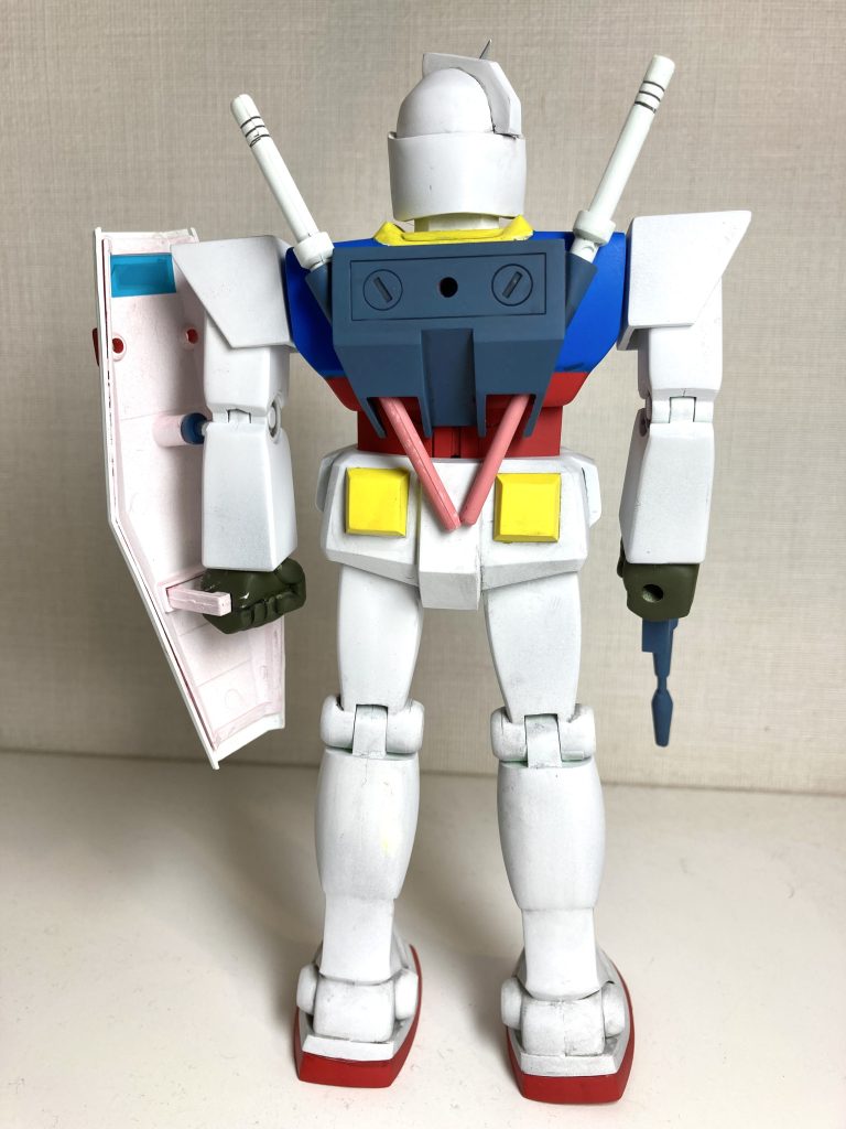 警棒のようなビームサーベルも懐かしい･･･ランドセルから飛び出てるんですよねw