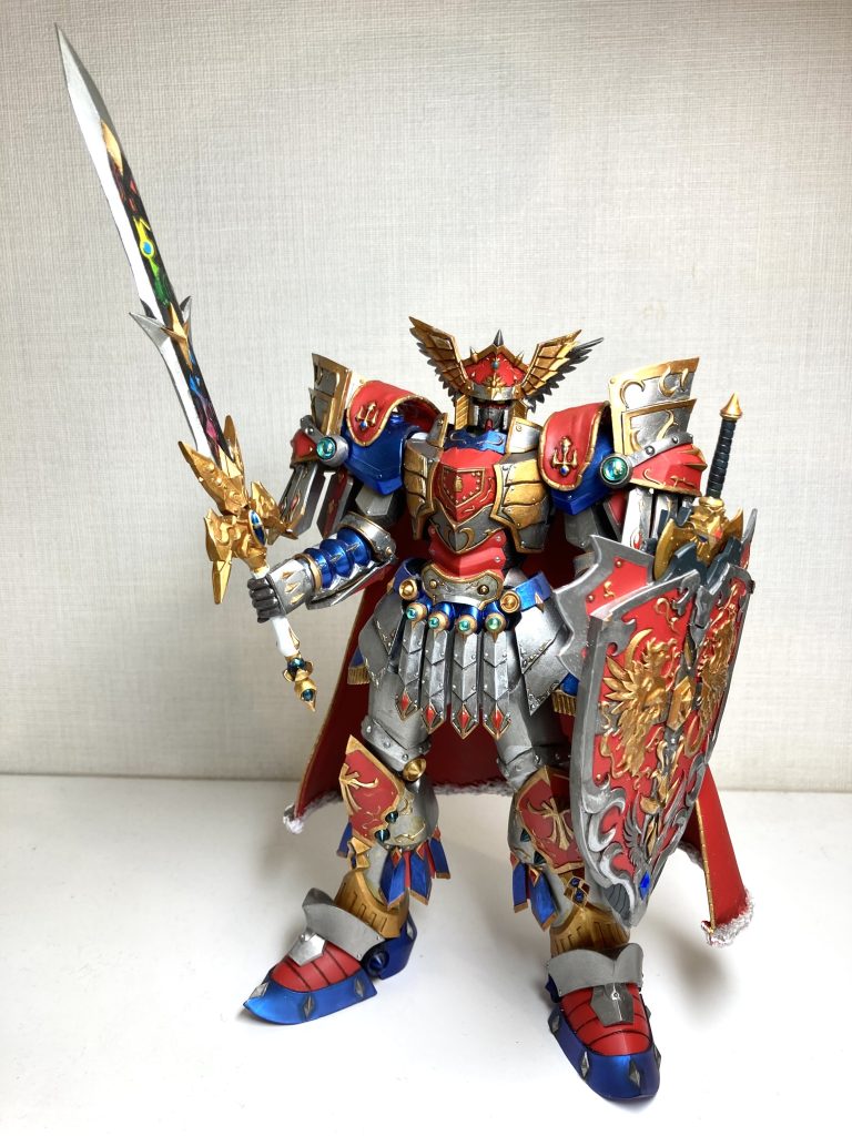 左右の握り拳、マントはネオジム磁石接続にしてあります。逆手ですが、右手の剣を構えるとこんな感じ。