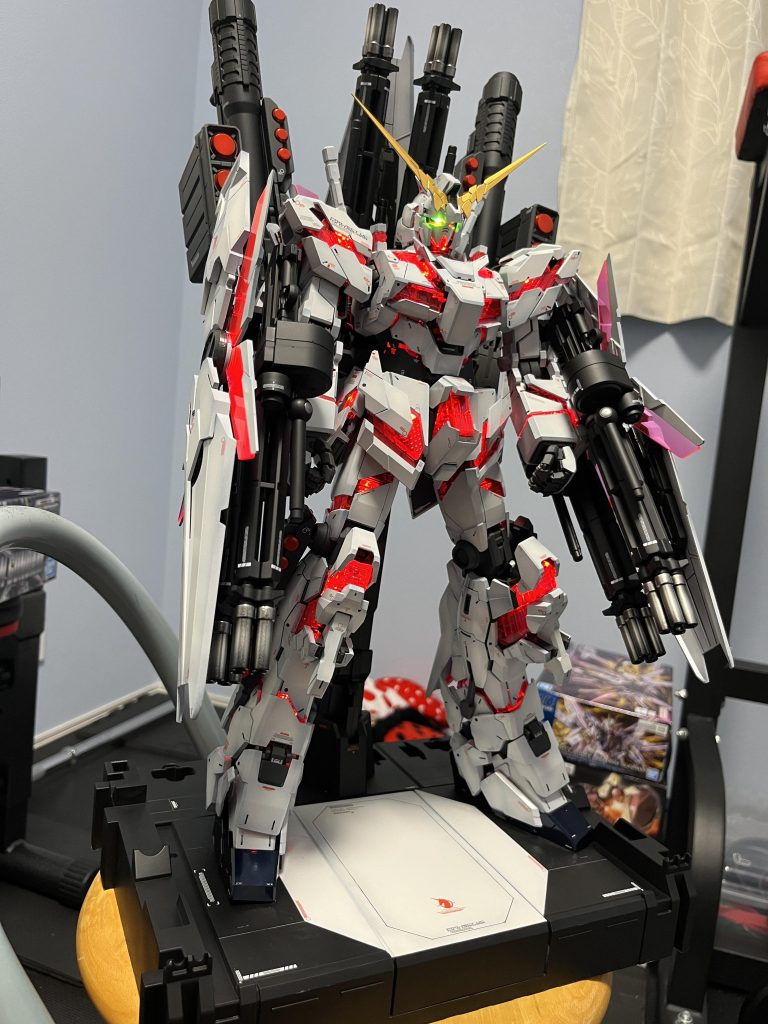 台座の部分はユニコーンの専用格納庫である事をイメージしてみました