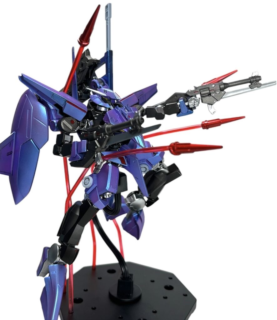 アルケーの代名詞GNバスターソード、爪先ビームサーベル、ファング