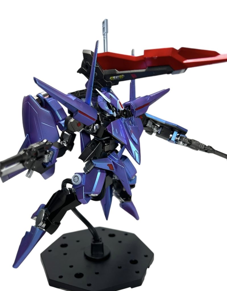 隠し武器GNクラッシュホーンGNドライブと直結させているので高濃度のGNフィールドを形成させて突撃をかける突進武器