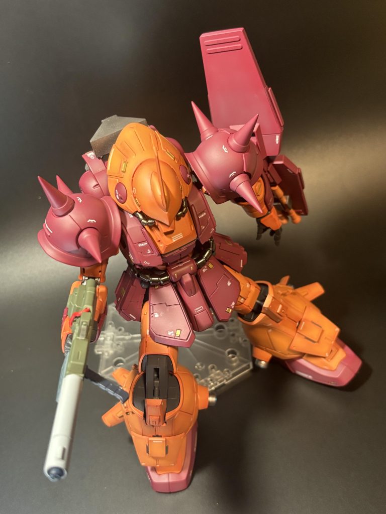 両肩スパイクアーマー手持ちシールドにも出来るようになってます