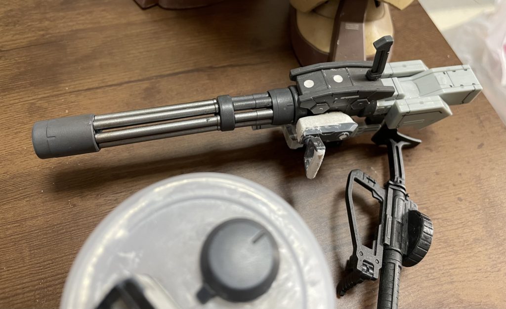 HG用のジャイアントガトリングにジャンクパーツなど色々付けて作成！
