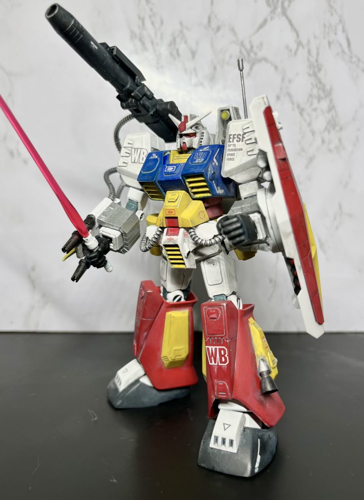 武装が貧弱に感じたので、ロケット砲をビルダーズパーツに、ハンドガンのバレルを余ってたザクマシンガンに変更しました。