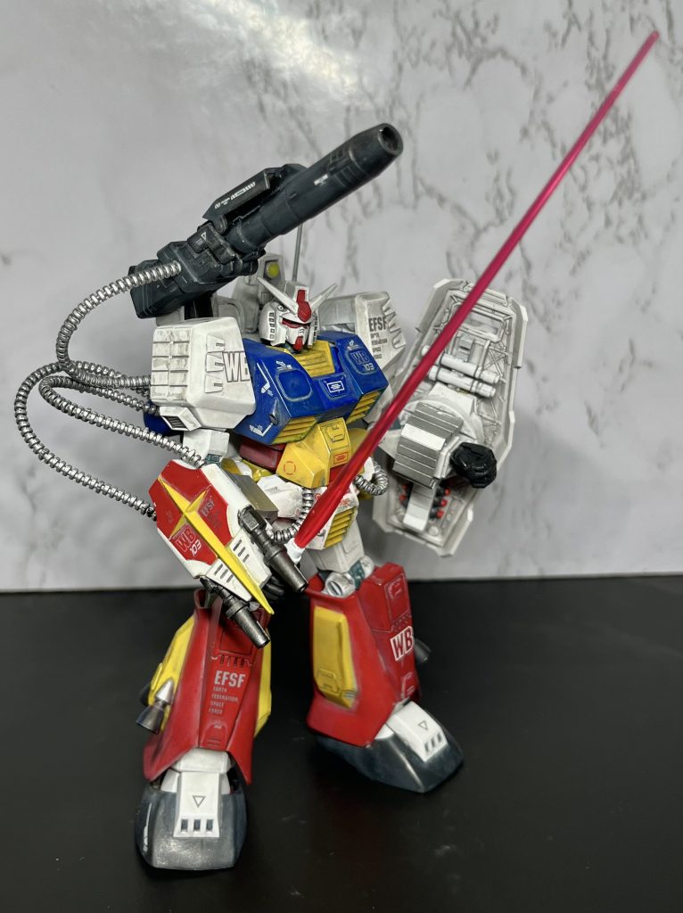 ともするとオモチャっぽくなるカラーリングを、少しトーンを落として、今回初めて汚し塗装にチャレンジしてみました。